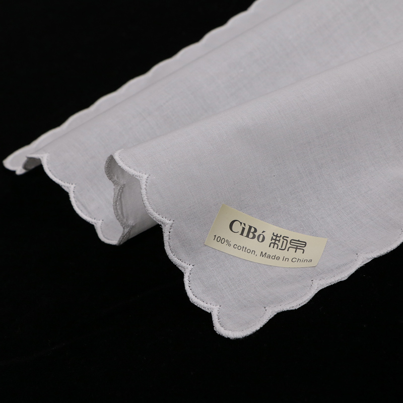 Monogrammed Handkerchief - A011 Mouchoirs en coton blanc à