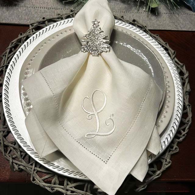 Serviette carrée de luxe pour  - Monogrammed Handkerchief avis et prix
