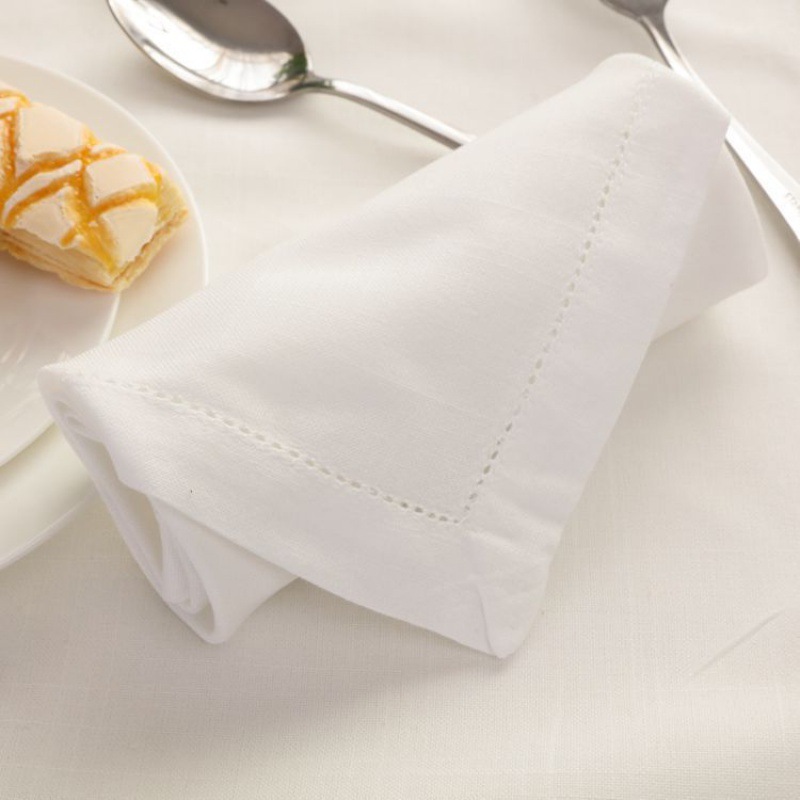 Serviette carrée de luxe pour  - Monogrammed Handkerchief avis et prix