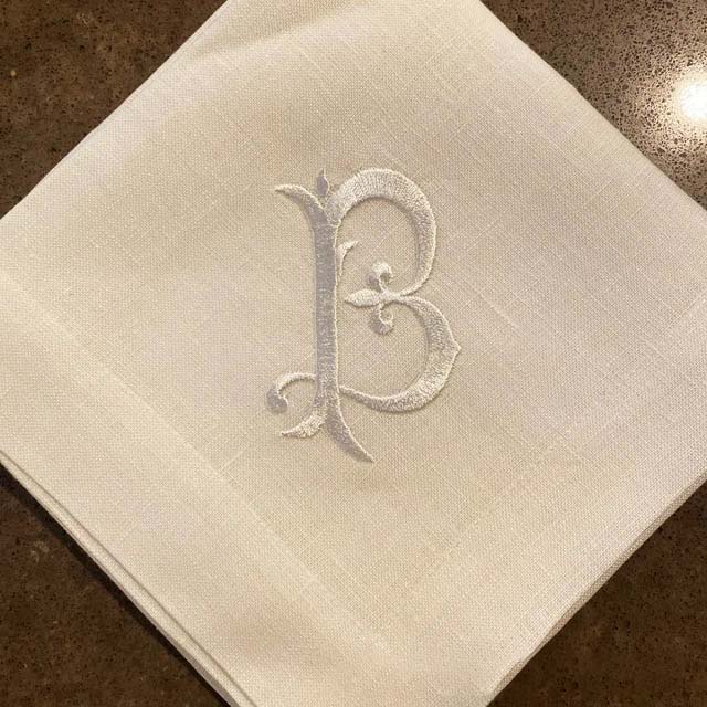 Serviette carrée de luxe pour  - Monogrammed Handkerchief avis et prix