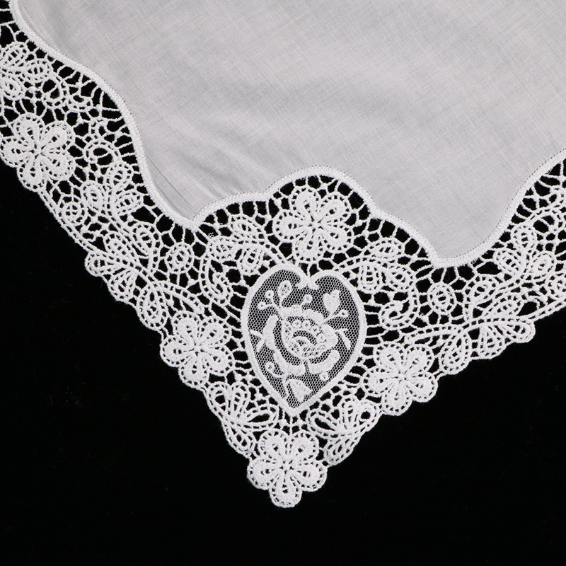 D608 Mouchoirs en dentelle en  - Monogrammed Handkerchief avis et prix