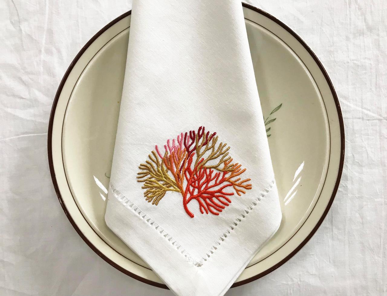 Serviette de table brodée de c - Monogrammed Handkerchief avis et prix